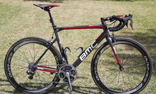 寶馬撞壞自行車,只賠800私了,自行車主 比誰的車價格貴